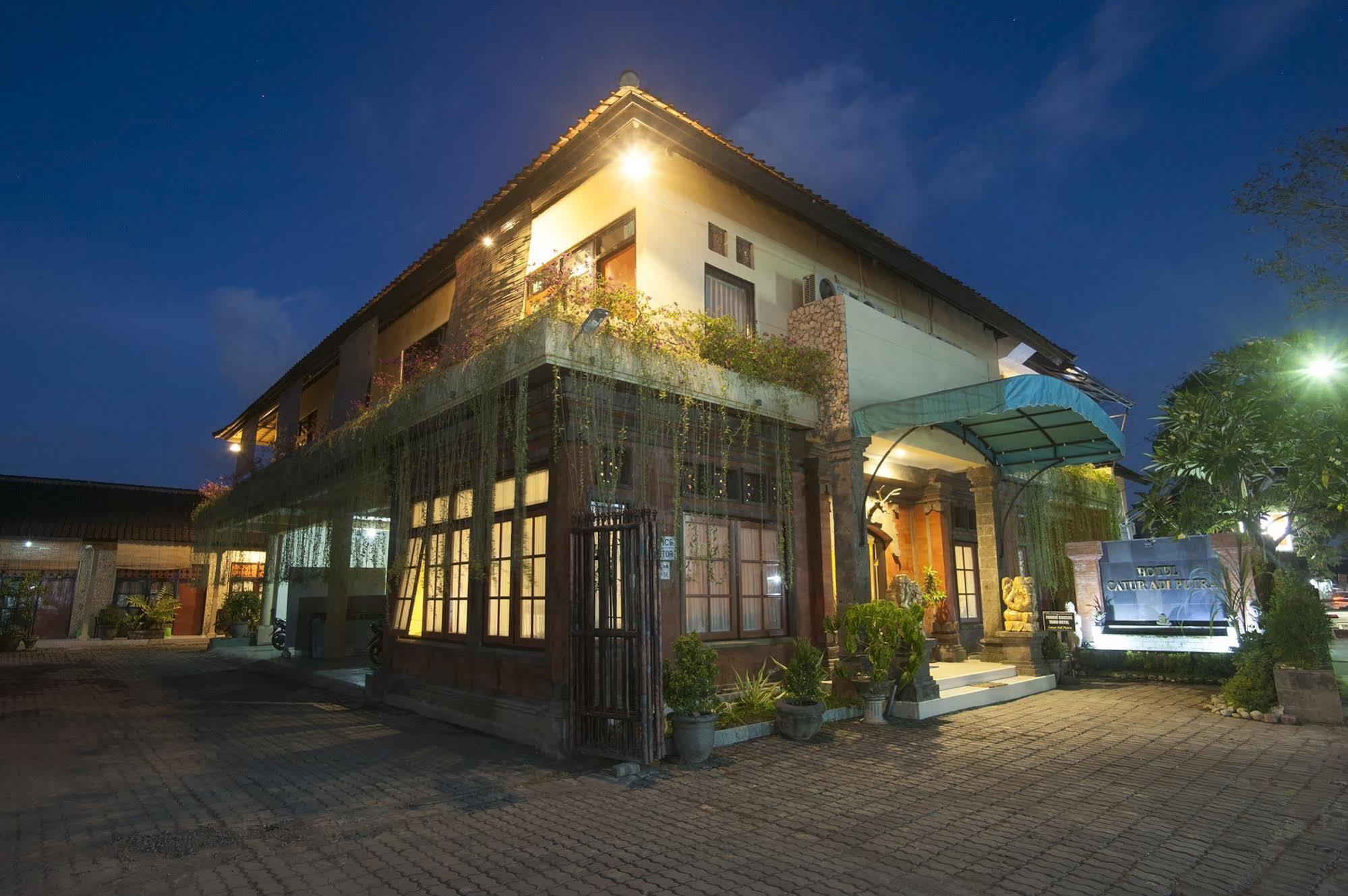 Catur Adi Putra Hotel Dempassar Exterior foto