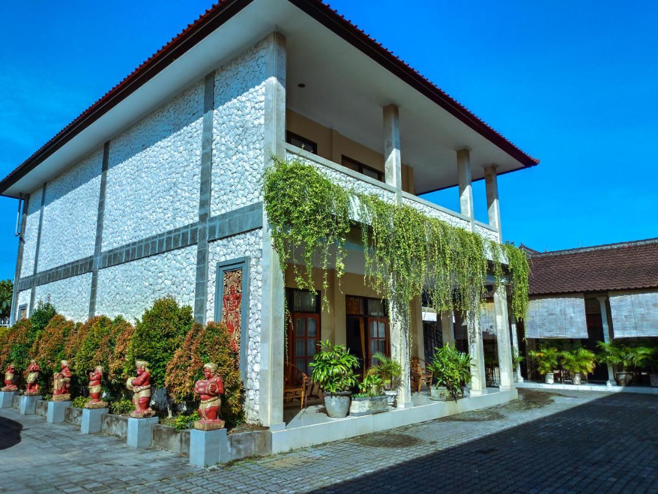 Catur Adi Putra Hotel Dempassar Exterior foto