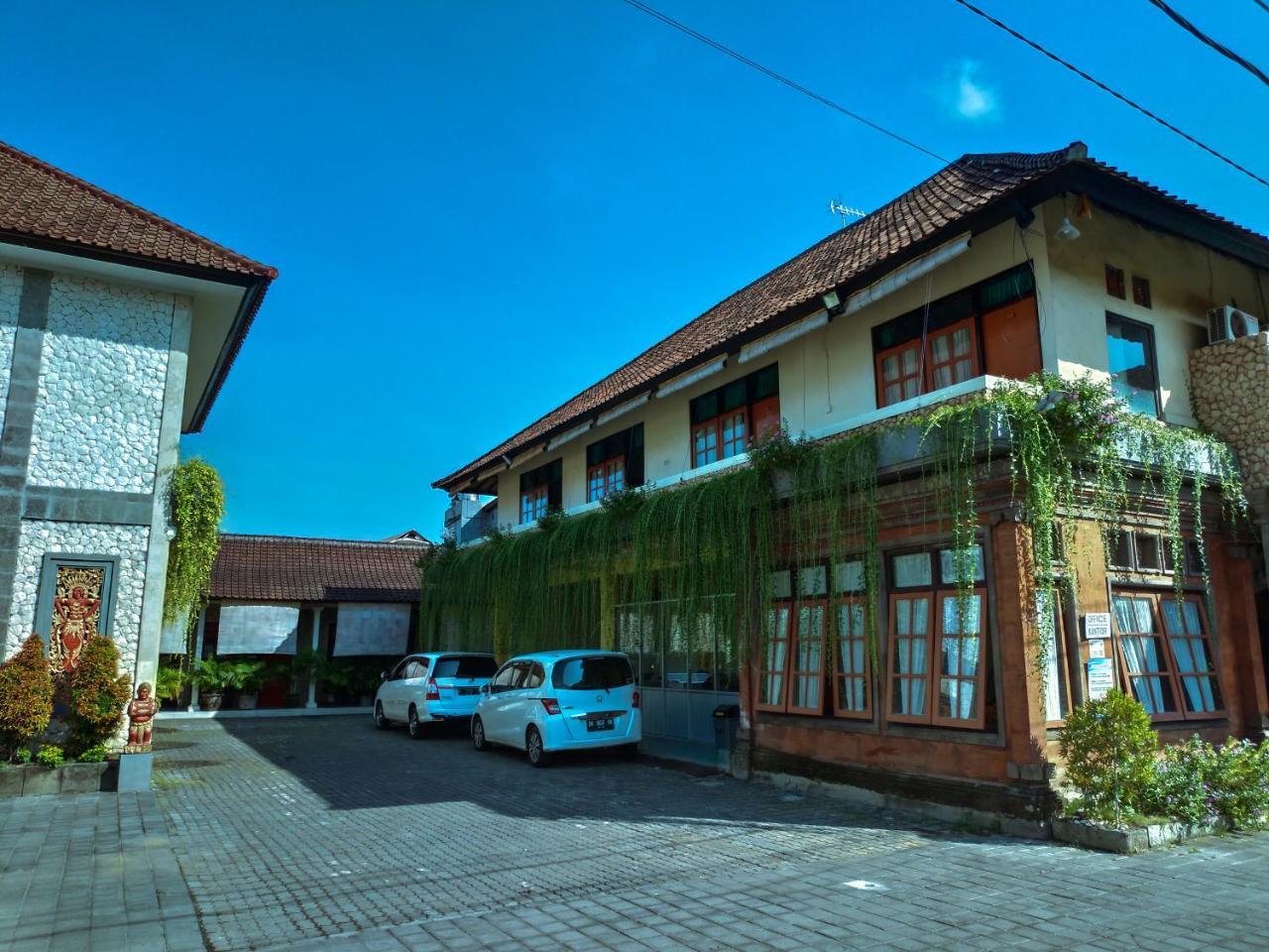 Catur Adi Putra Hotel Dempassar Exterior foto